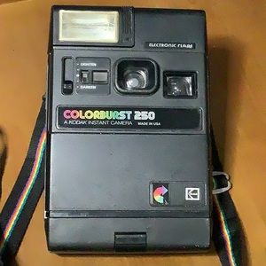 KODAK INSTANT CAMERA COLORBURST 250 w/strap